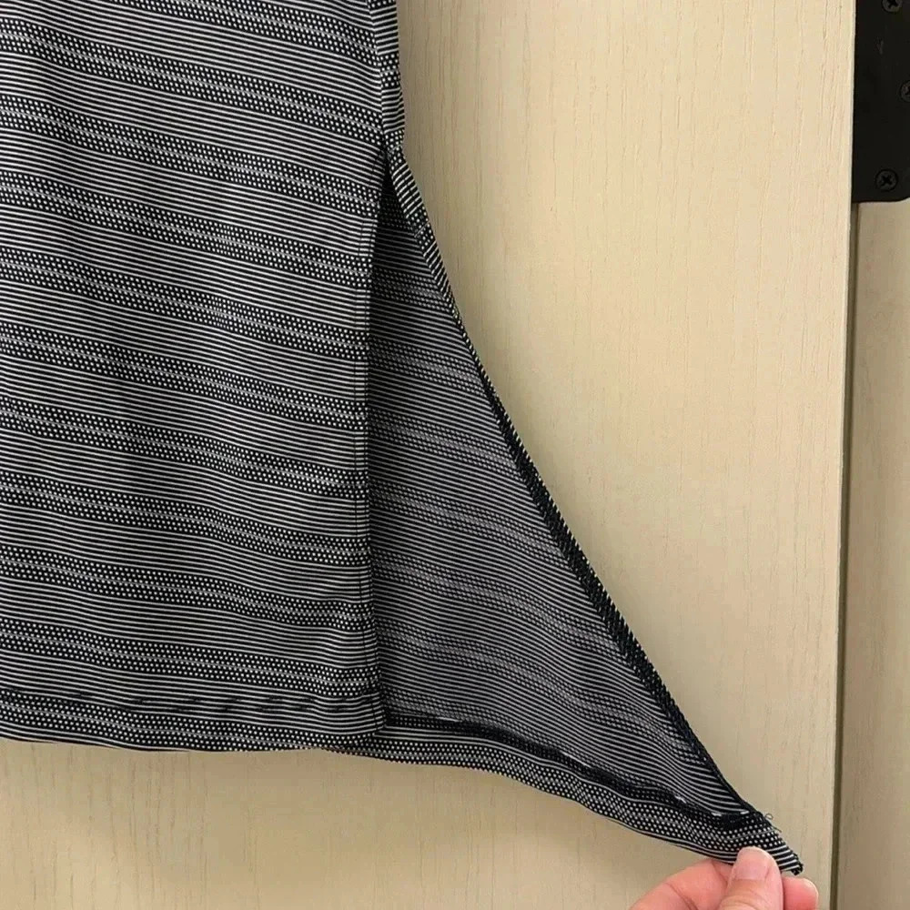 Athleta Max Out Tank‎ Top XL Navy Blue White Striped Activewear V-Neck Side Slit - Picture 3 of 6